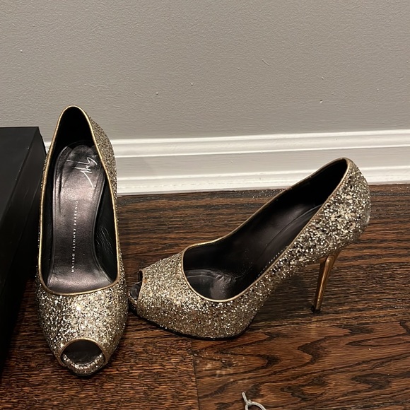 Giuseppe zanotti design gold glitter pumps. Gently worn. With dust bag. Size 39 - Picture 5 of 7